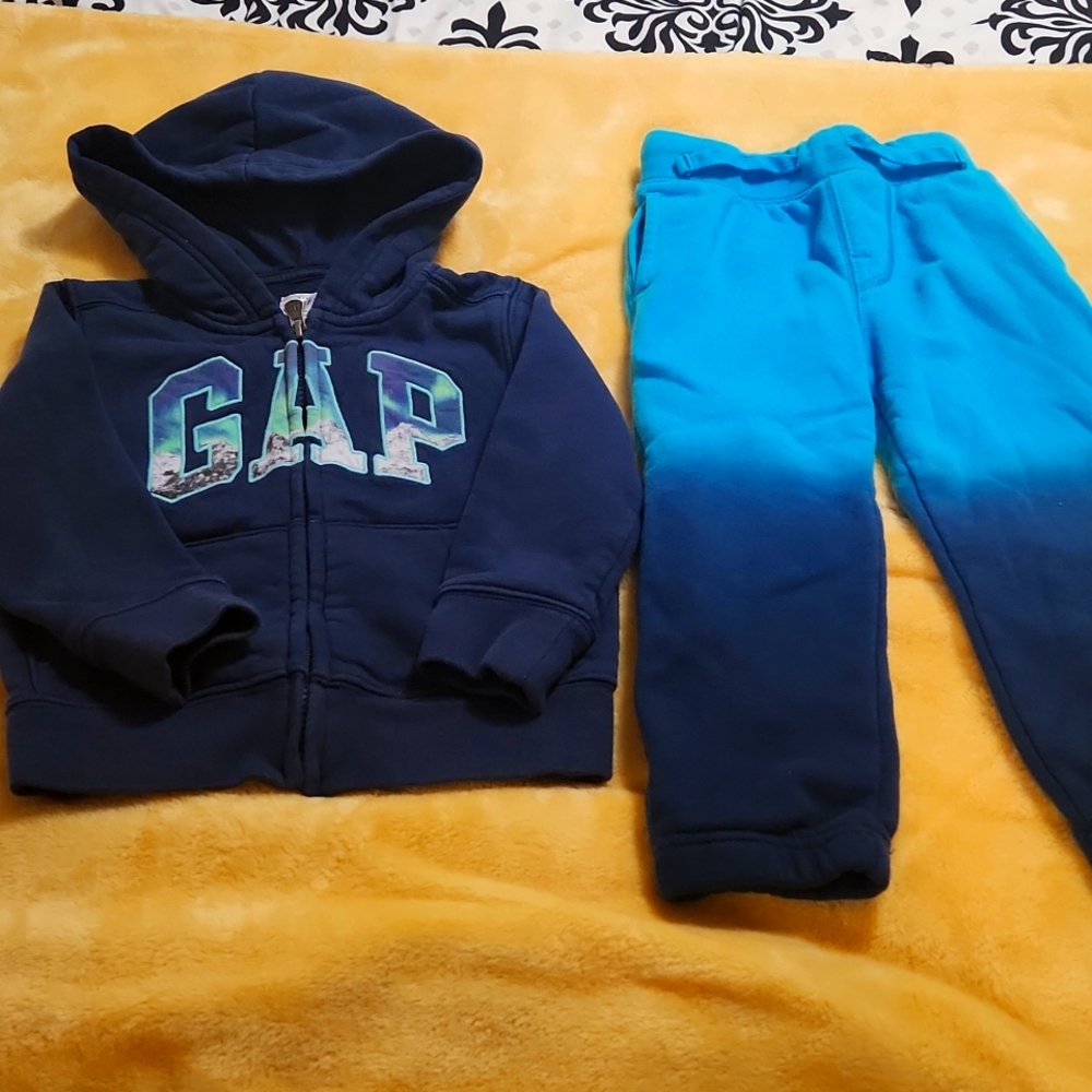 Gap toddler boys size 3 jogging suit (pants and hoodie)